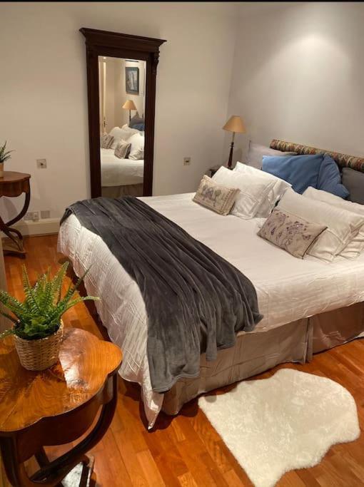 Spacious Flat In The Most Desirable Area Of London Exterior foto